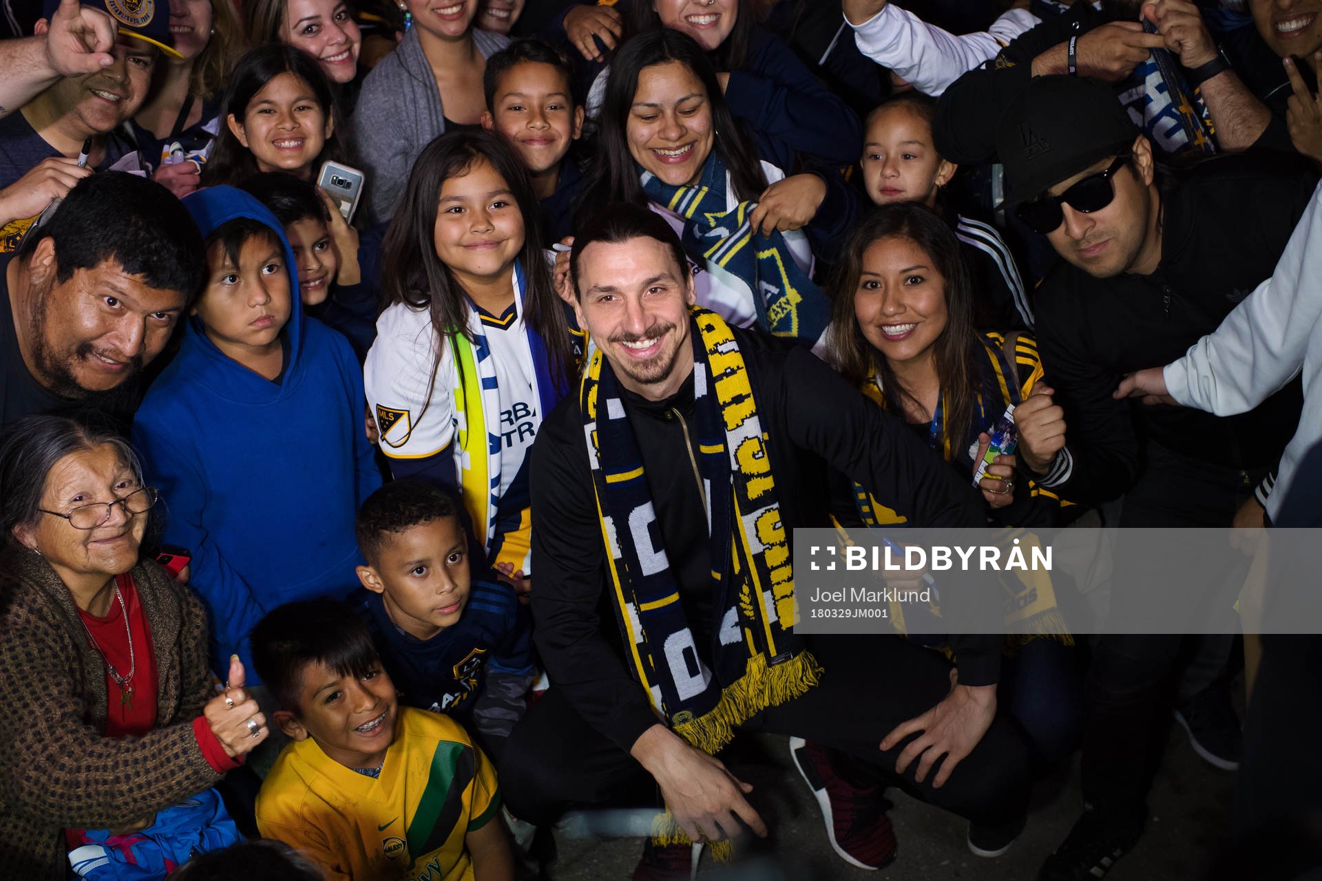 Zlatan Ibrahimovic, spelare i MLS-laget LA Galaxy, hälsar