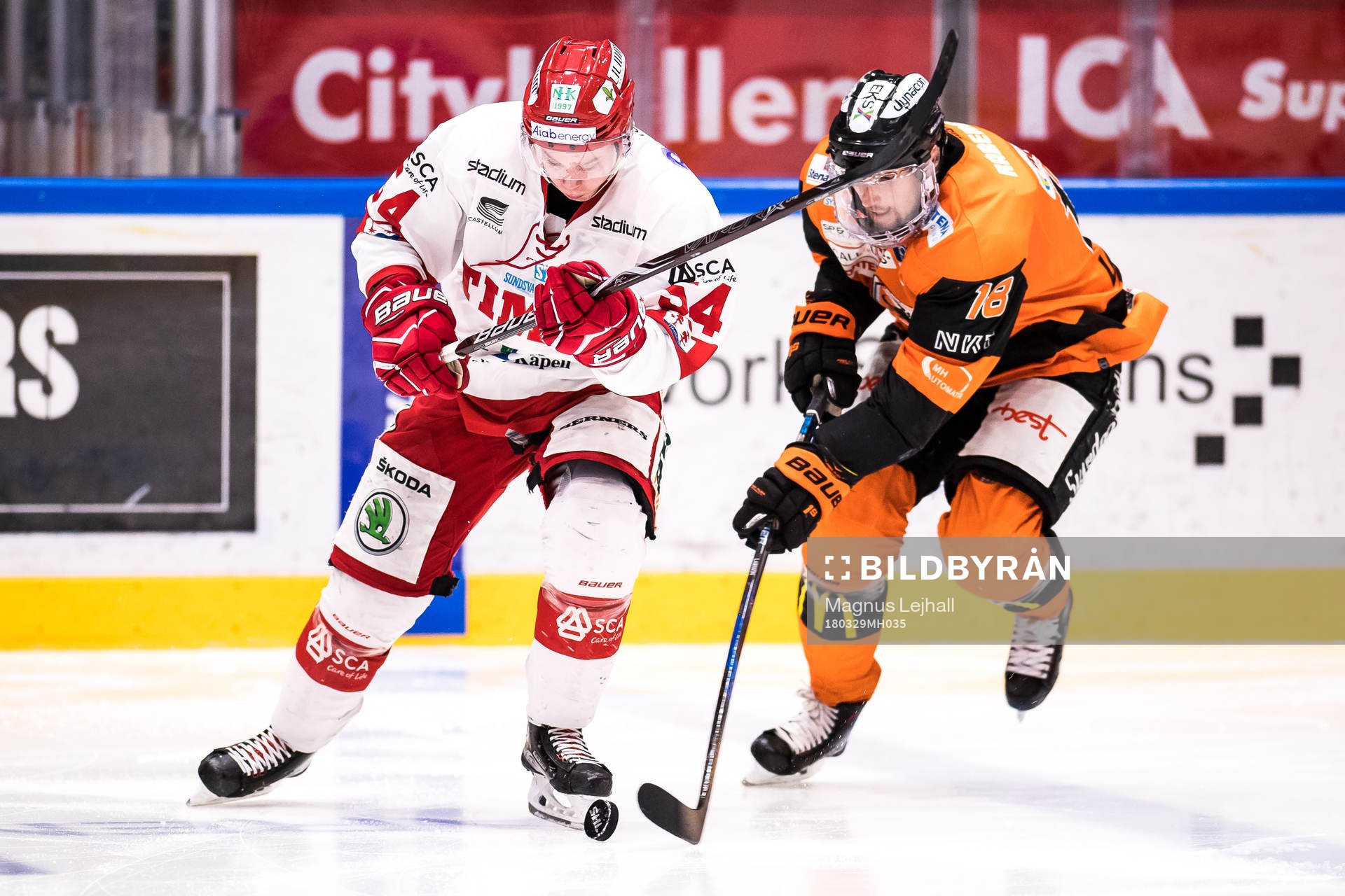 Timrås Jonathan Dahlen  och Karlskronas Emil Larsson