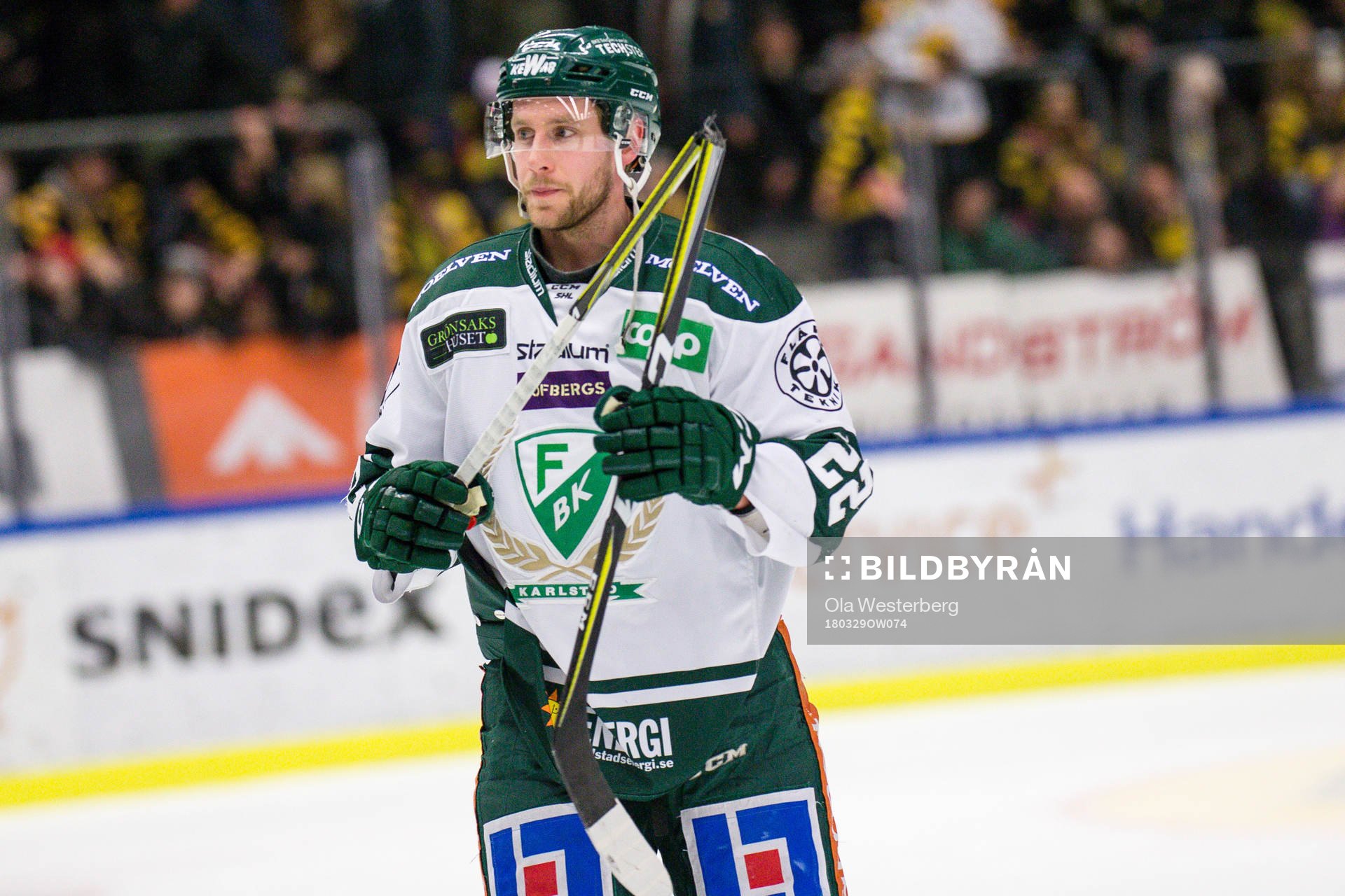 Färjestads Per Åslund med avbruten klubba