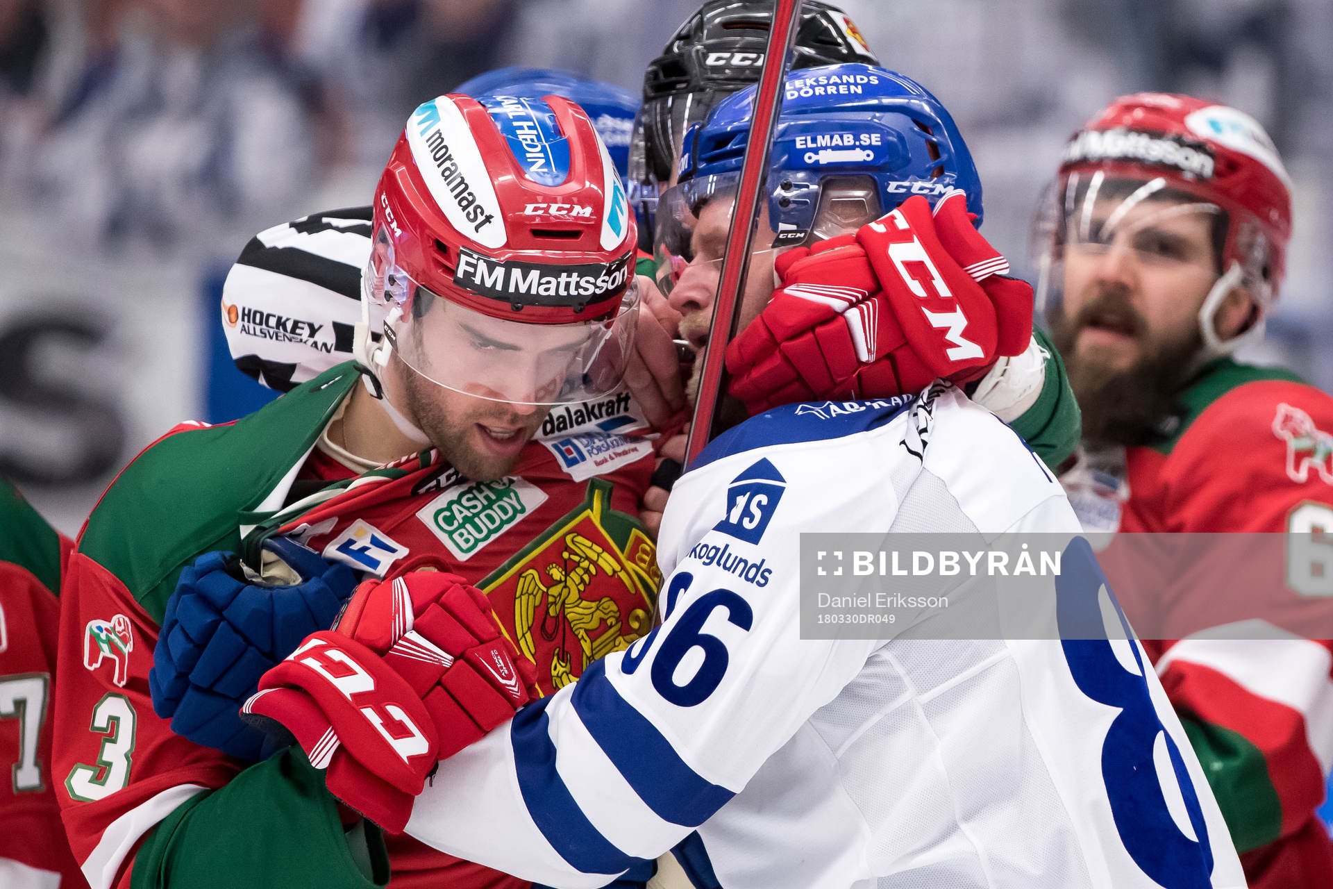 Moras Brandon Gormley och Leksands Daniel Pietta  i