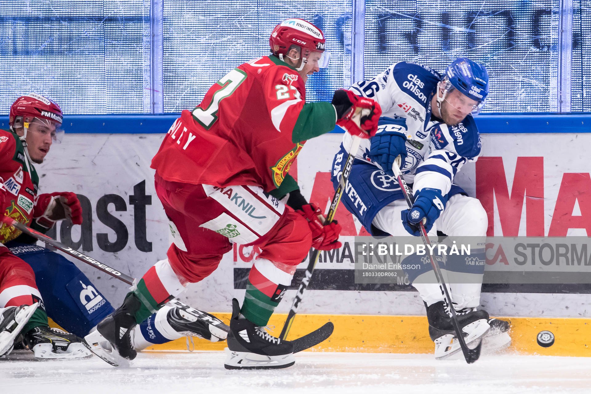 Moras Tomas Skogs och Leksands Daniel Pietta  i