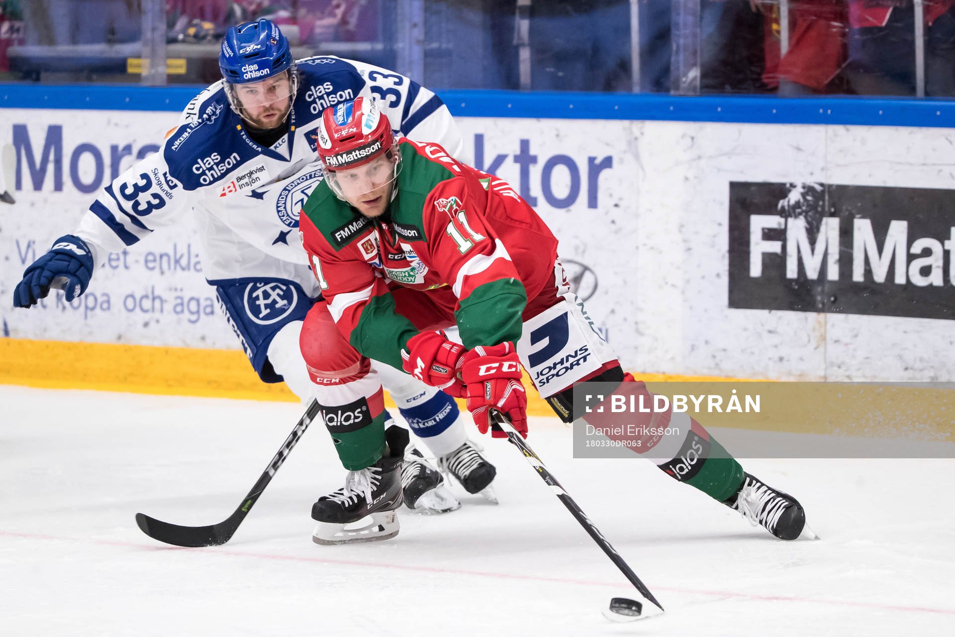 Leksands Anton Öhman jagar Moras Alexander Hilmerson  i