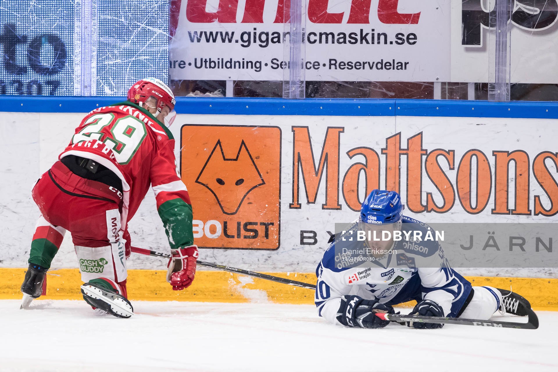 Moras Marcus Fagerudd och Leksands Matt Carey  i