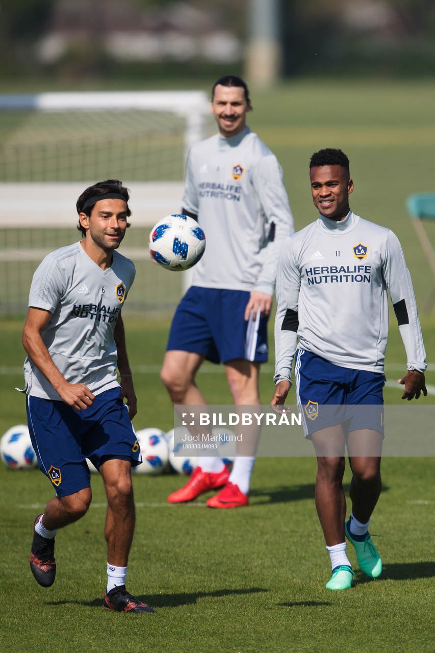 Baggio Husidic, Zlatan Ibrahimovic och Ola Kamara under MLS-laget LA Galaxys träning den 30 mars 2018 i Los Angeles.