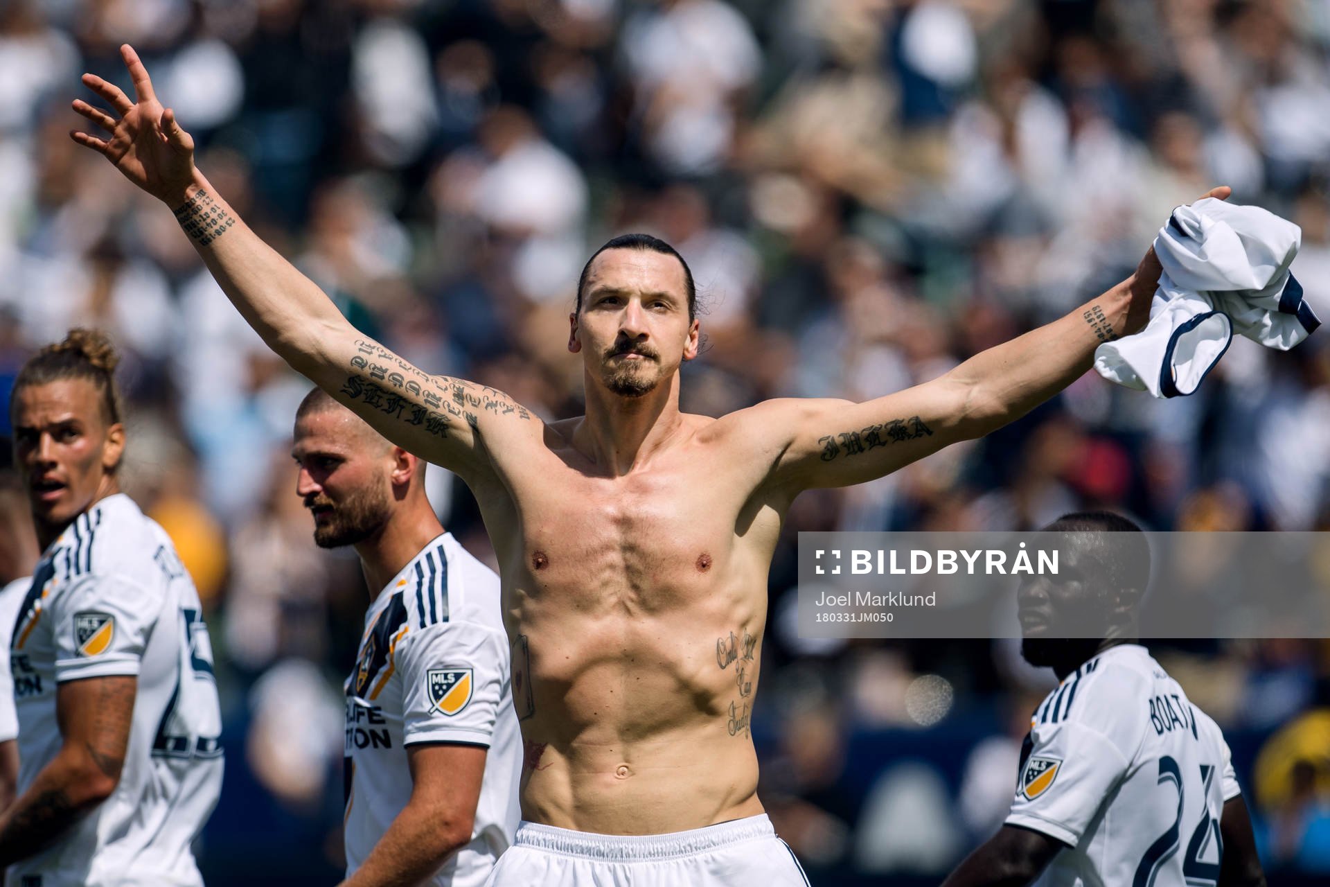 LA Galaxys Zlatan Ibrahimovic jublar