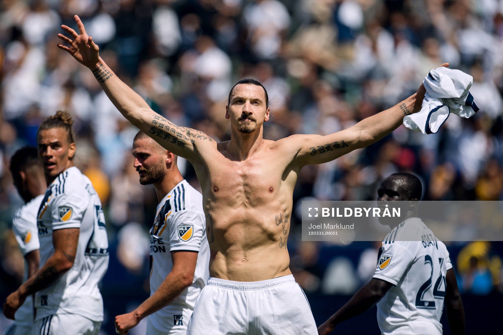 LA Galaxys Zlatan Ibrahimovic jublar