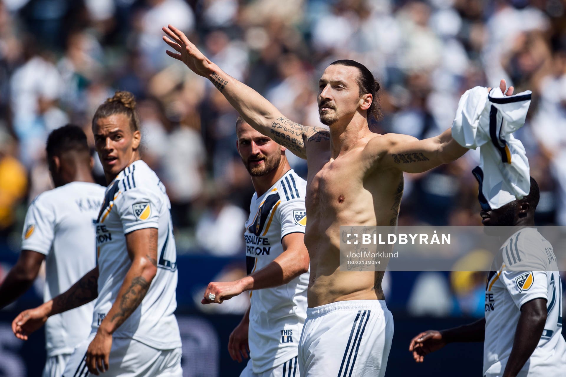 LA Galaxys Zlatan Ibrahimovic jublar