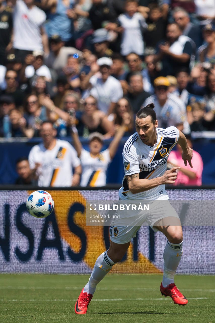 LA Galaxys Zlatan Ibrahimovic under fotbollsmatchen i MLS mellan LA Galaxy och Los Angeles FC den 31 mars 2018 i Los Angeles.