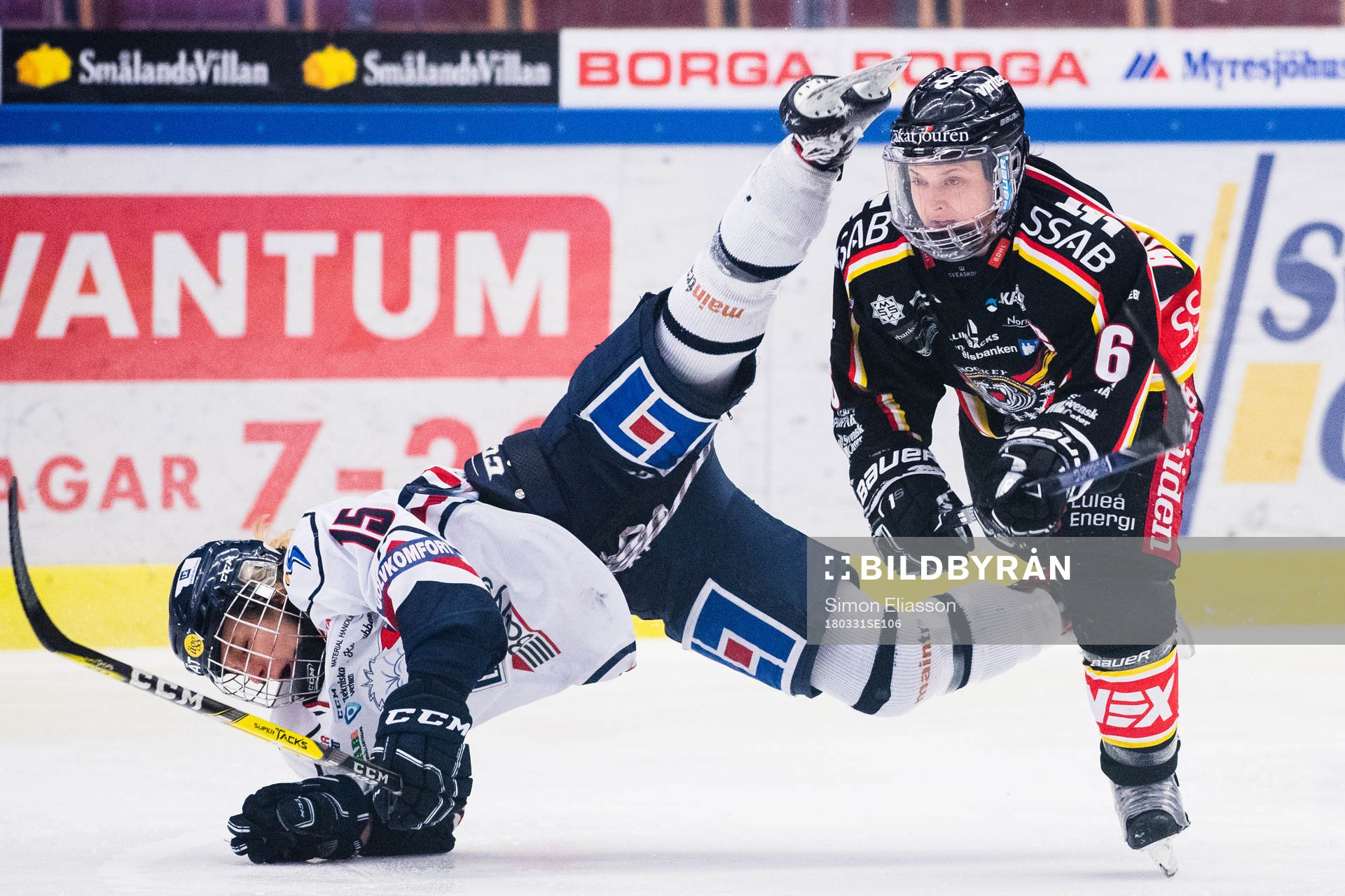 Linköpings Lara Stalder och Luleås Jenni Hiirikoski
