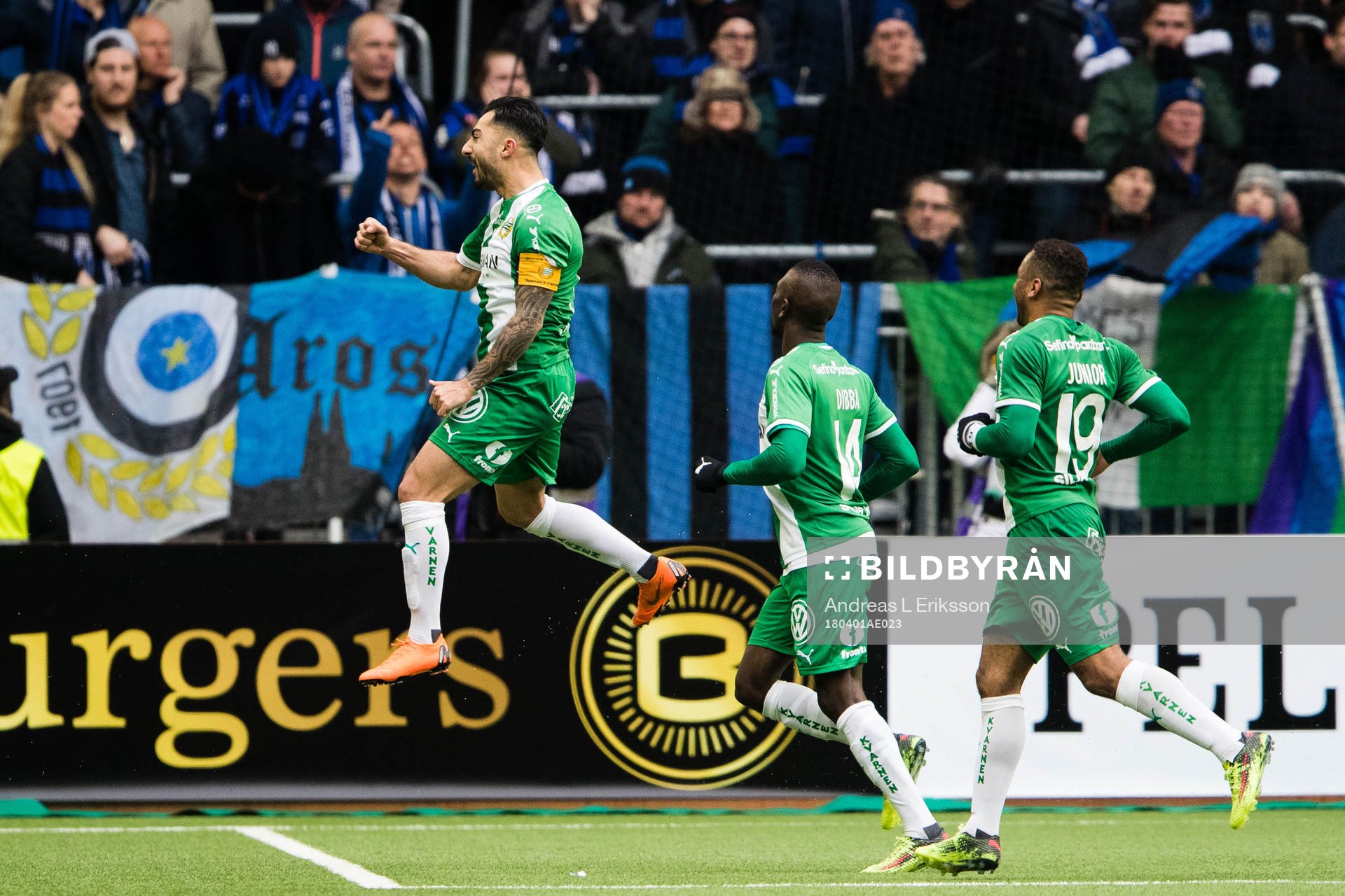 Hammarbys Jiloan Hamad jublar tillsammans med Pa Amat Dibba och Serge-Junior Martinsson Ngouali efter att ha gjort 1-0 för Hammarby under fotbollsmatchen i Allsvenskan mellan Hammarby och Sirius den 1 april 2018 i Stockholm.