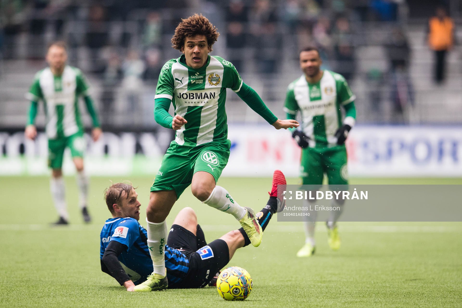 Hammarbys Neto Borges tar sig förbi Sirius Christer