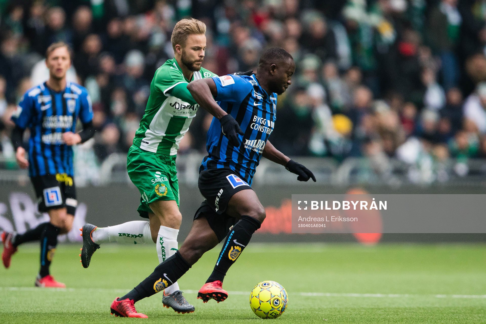 Hammarbys Sander Svendsen jagar Sirius Moses Ogbu
