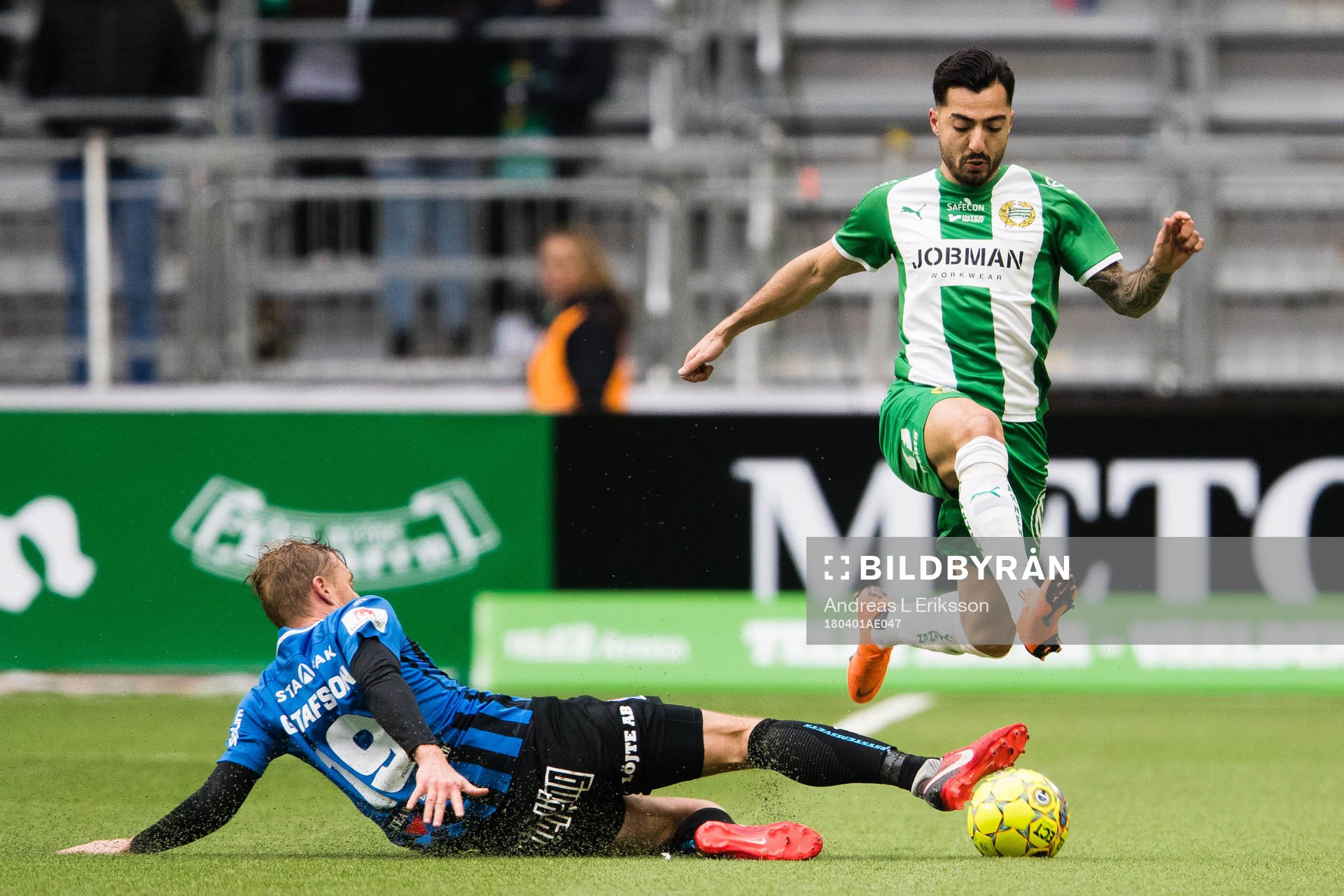 Sirius Christer Gustafsson i kamp om bollen med Hammarbys