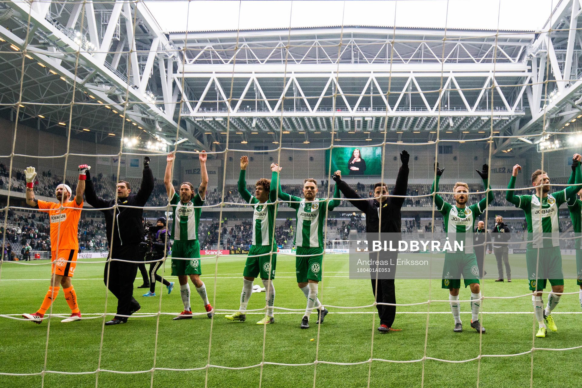 Hammarbys spalere tackar publiken efter fotbollsmatchen i Allsvenskan mellan Hammarby och Sirius den 1 april 2018 i Stockholm. 