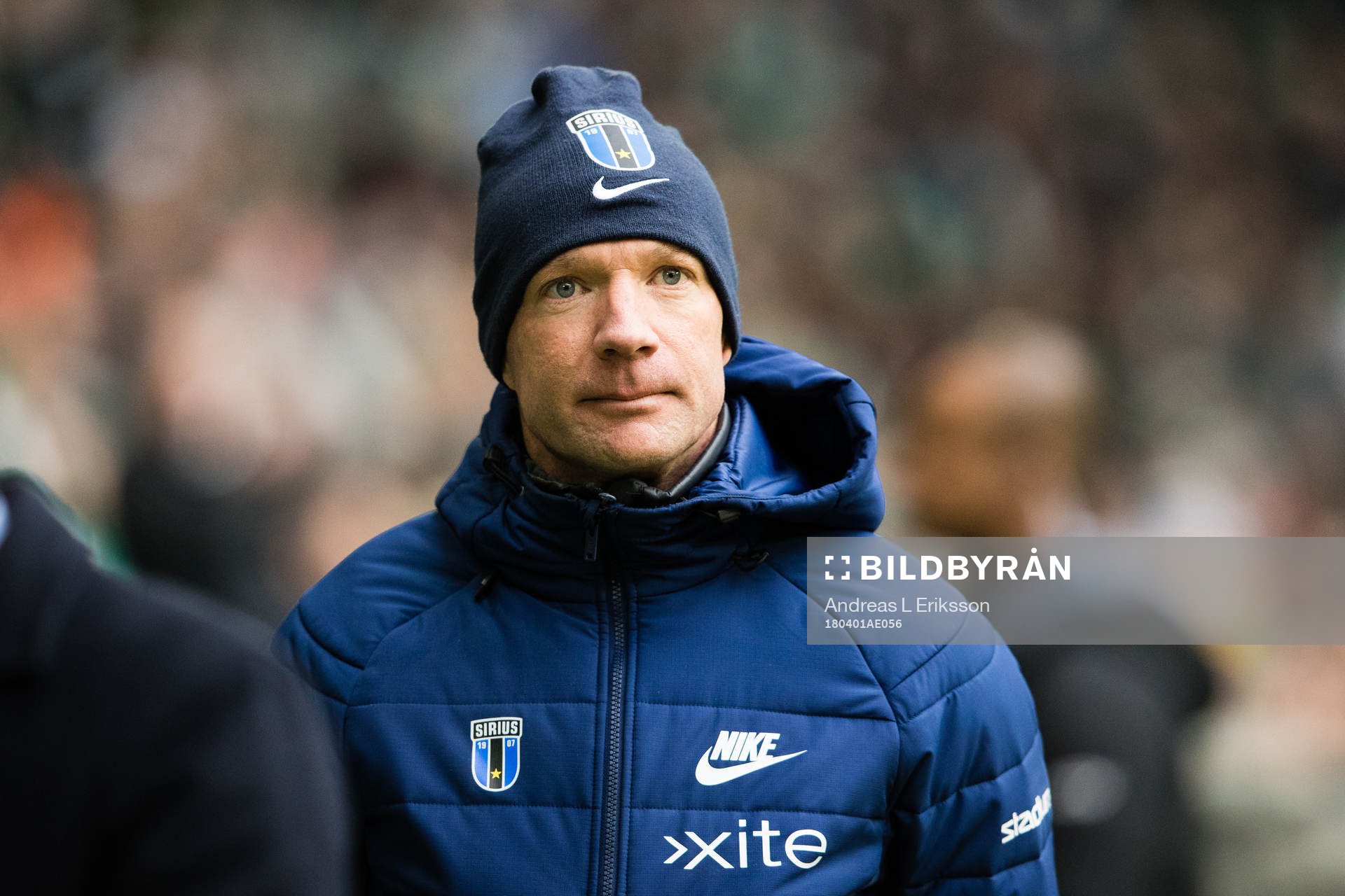 Sirius tränare Kim Bergstrand innan fotbollsmatchen i