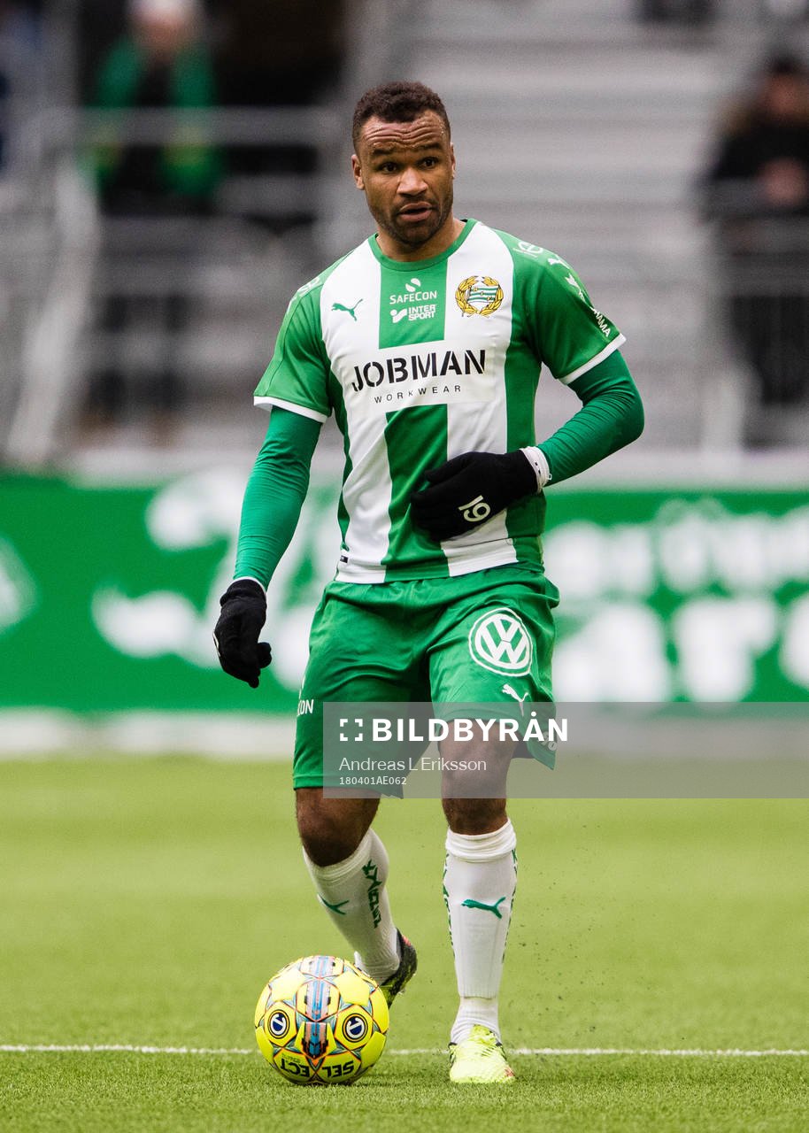 Hammarbys Serge-Junior Martinsson Ngouali med bollen