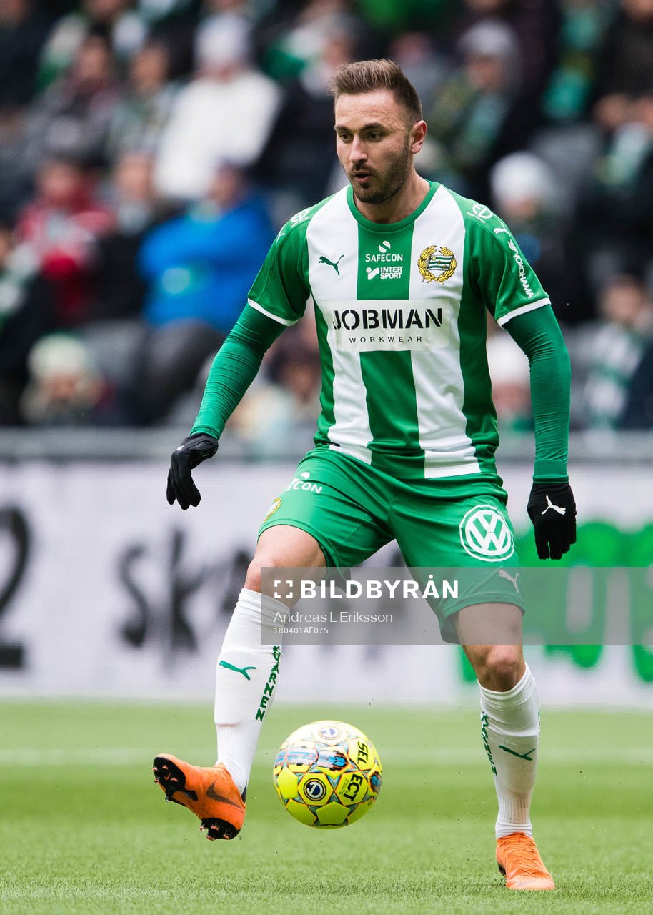 Hammarbys Muamer Tankovic med bollen