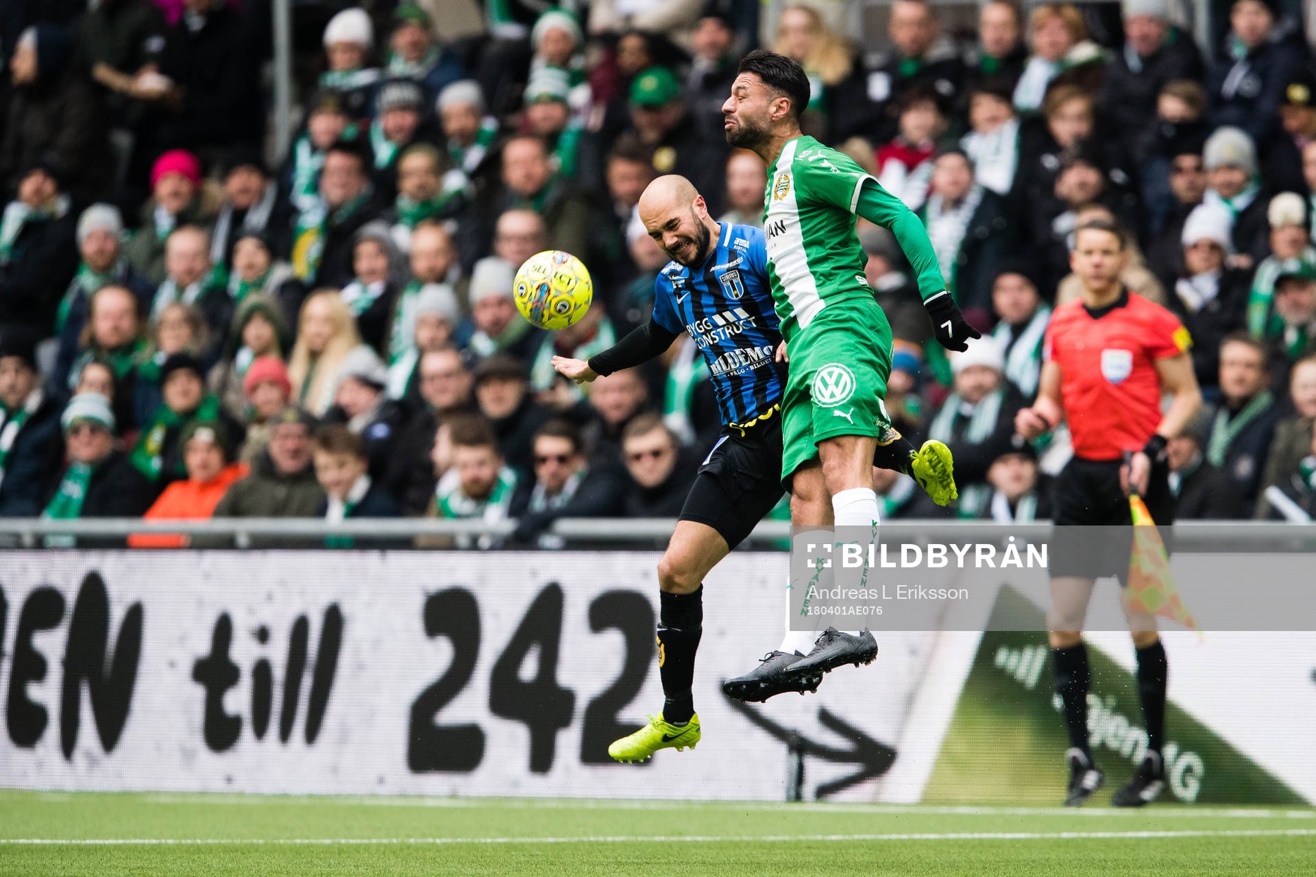 Sirius Abdul Razak i en nickduell med Hammarbys Imad Khalili