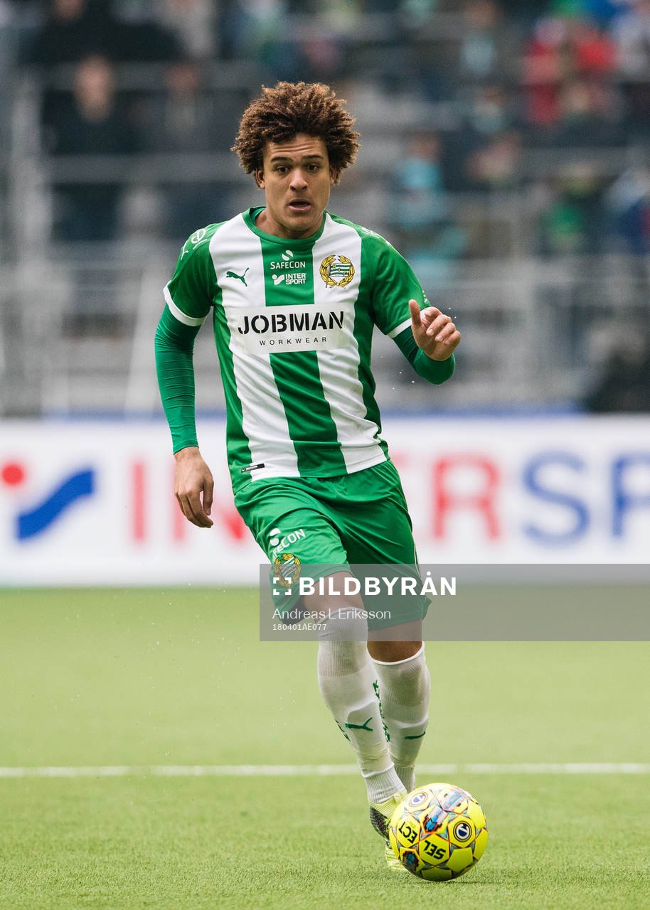 Hammarbys Neto Borges med bollen