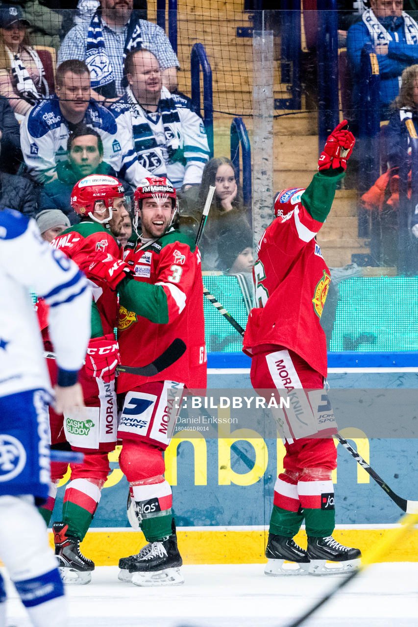 Moras Brandon Gormley och Mathias Bromé jublar