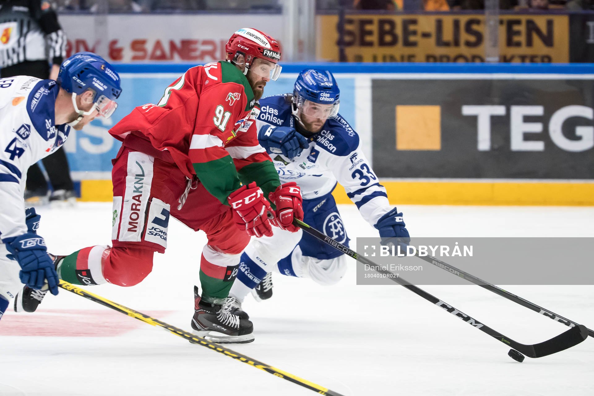 Moras Jacob Lagacé och Leksands Anton Öhman  i