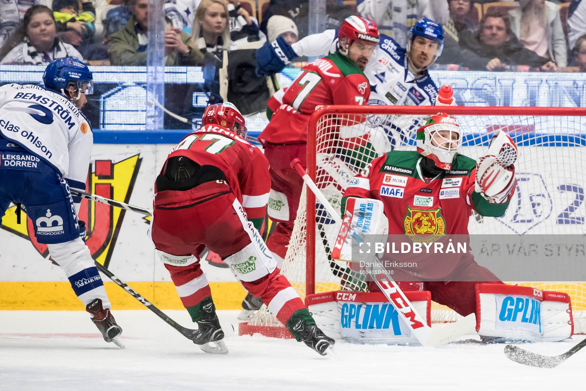 räddning av Moras målvakt Christian Engstrand Leksands