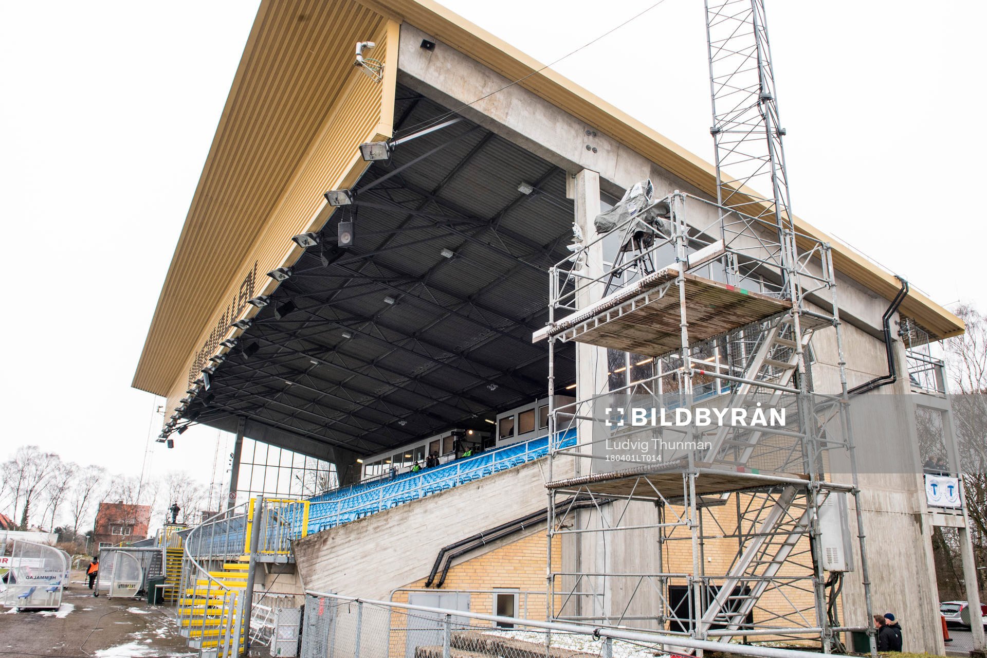 Tillfälliga tv-plattformar vid huvudläktaren på