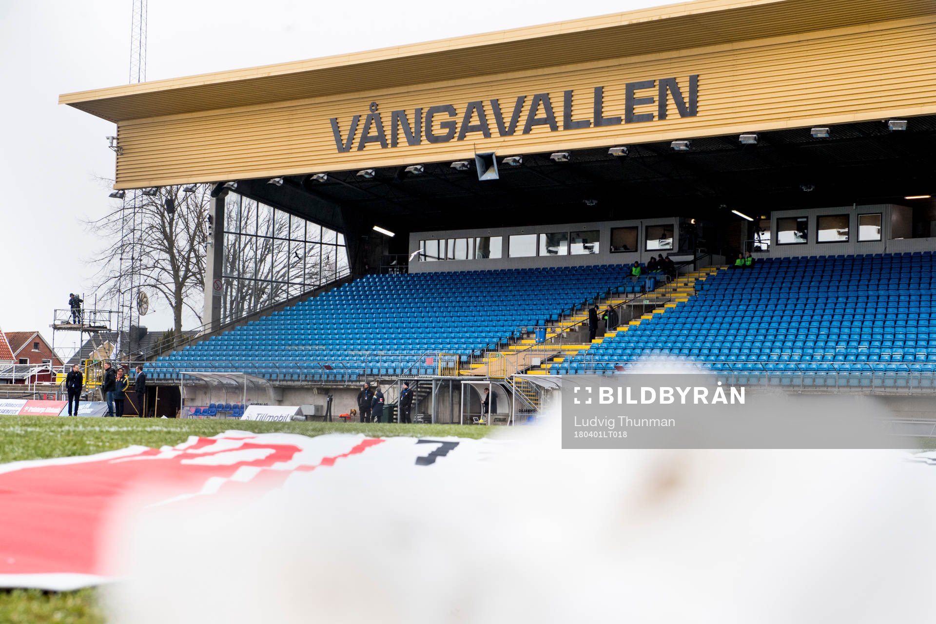 Översiktsbild över huvudläktaren på Vångavallen sedd