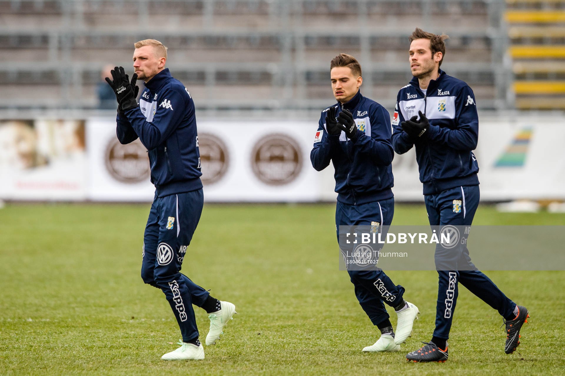 IFK Göteborgs spelare värmer upp före  fotbollsmatchen i