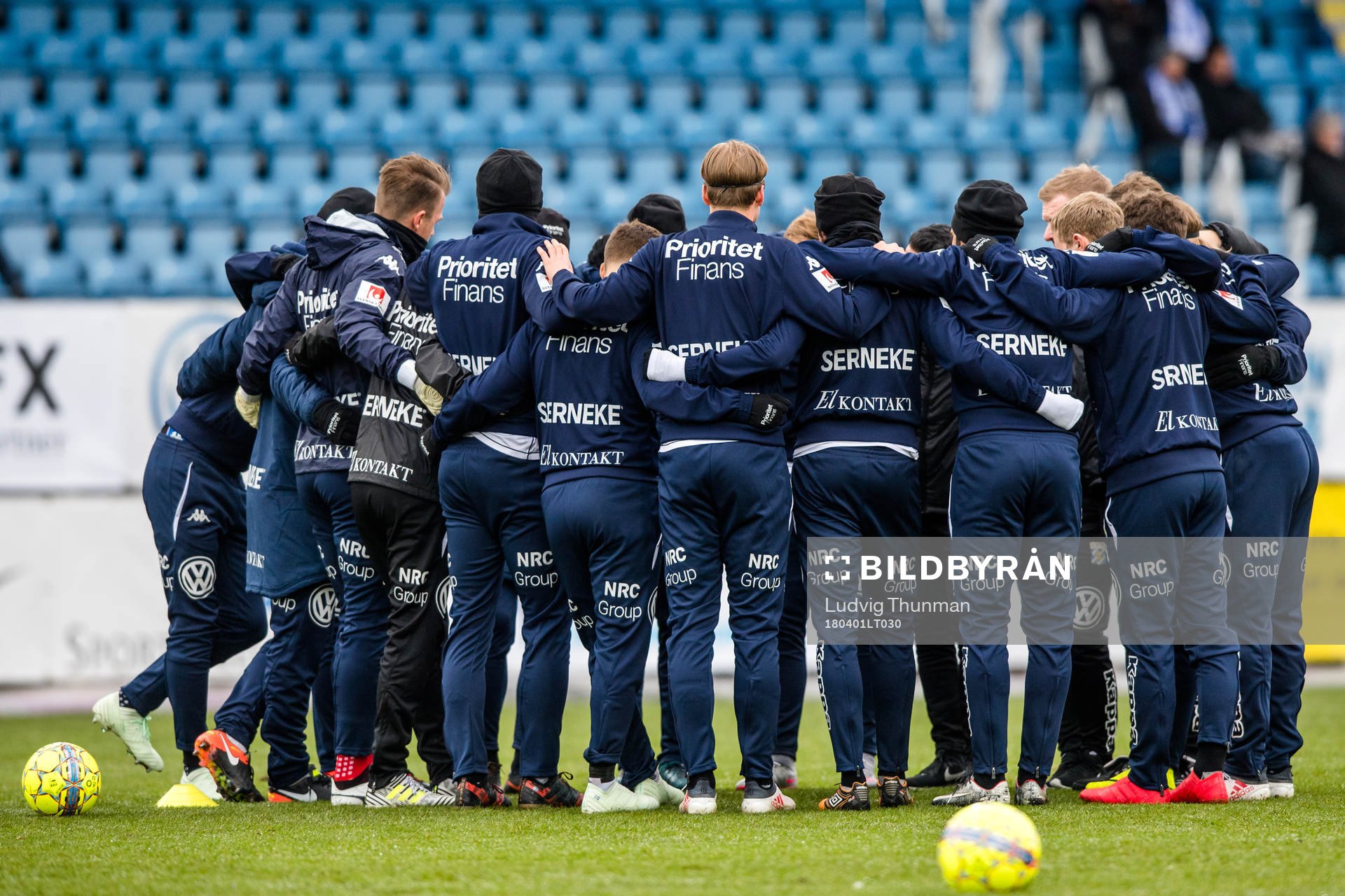 IFK Göteborgs spelare värmer upp före  fotbollsmatchen i