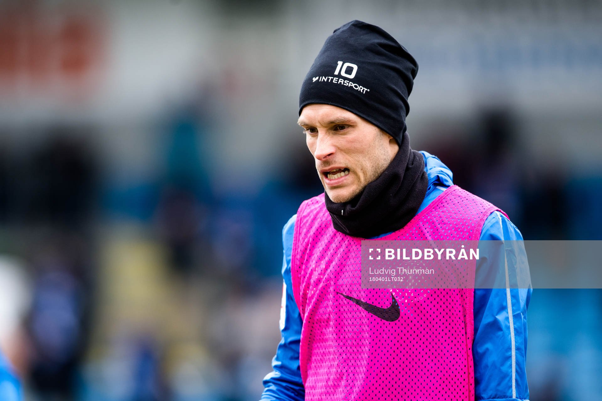Trelleborgs Zoran Jovanovic värmer upp före