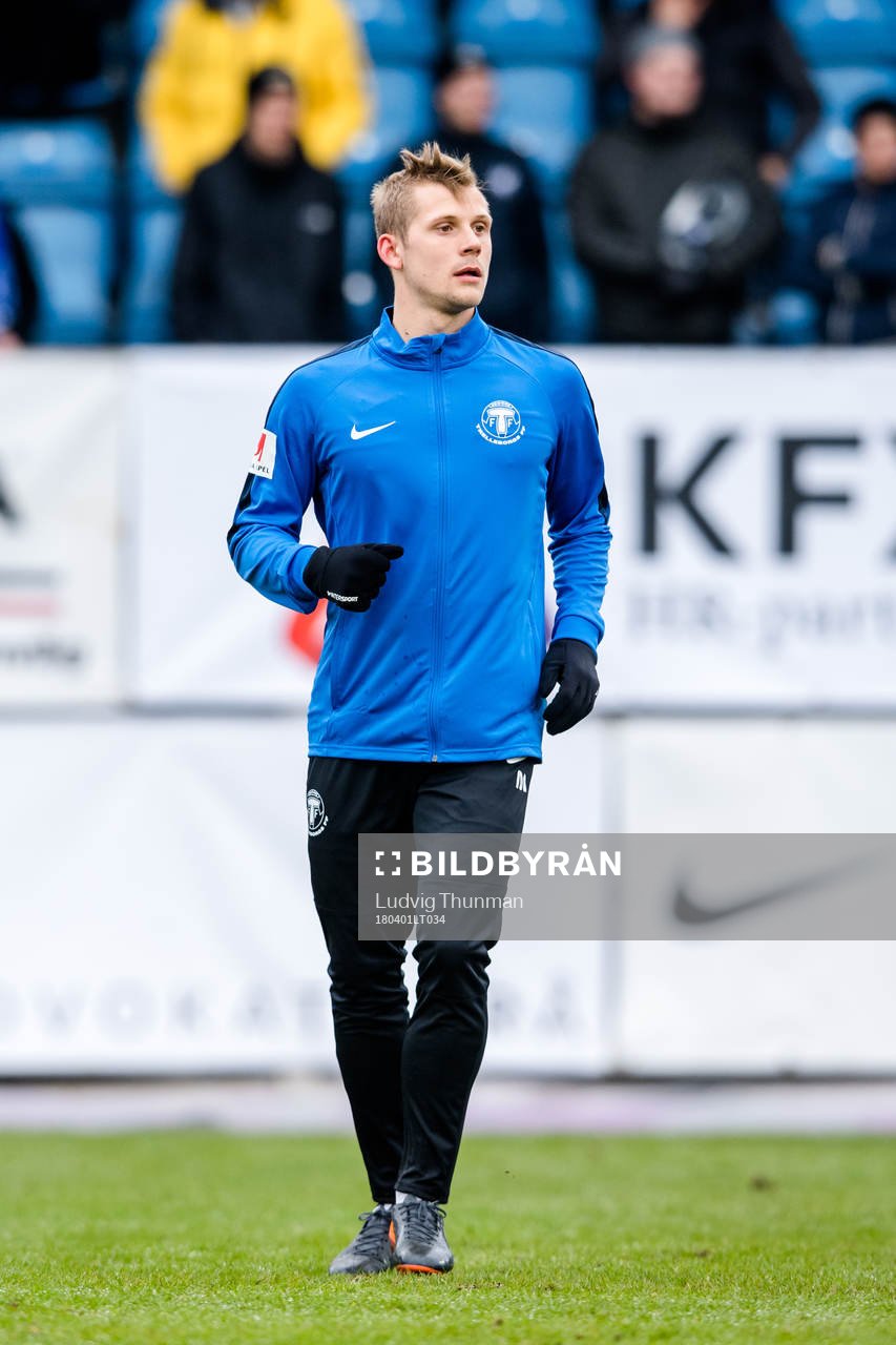 Trelleborgs Erik Andersson värmer upp före