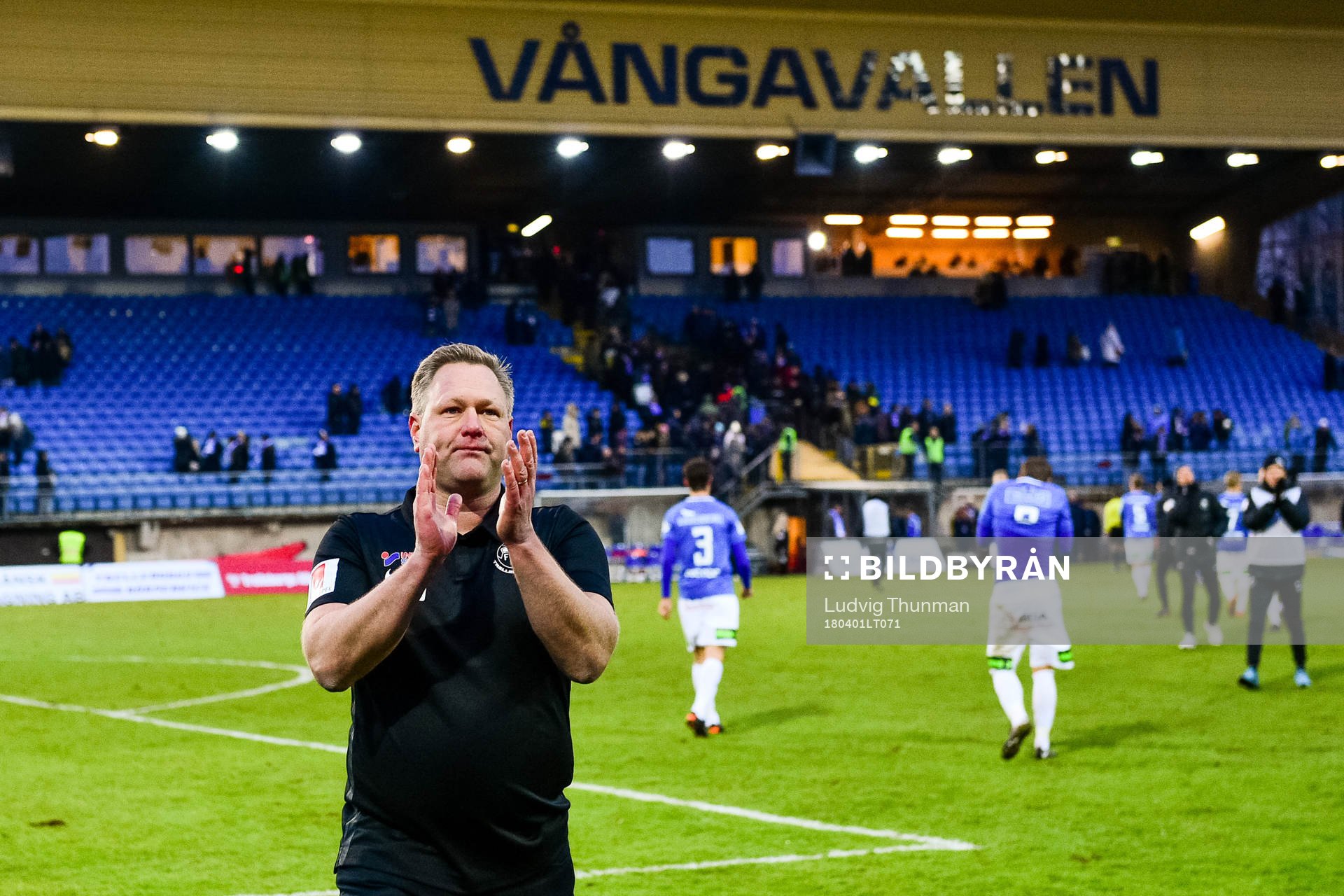 Trelleborgs tränare Patrick Winqvist tackar publiken