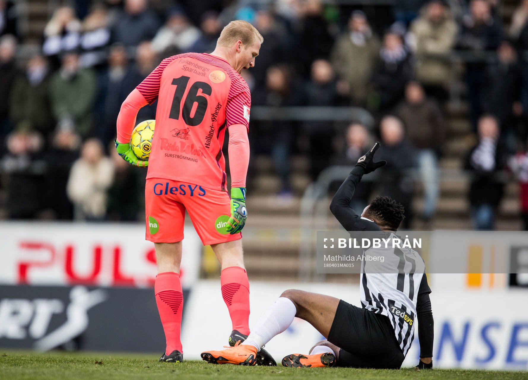 Falkenbergs målvakt Hampus Nilsson och Landskronas Karim
