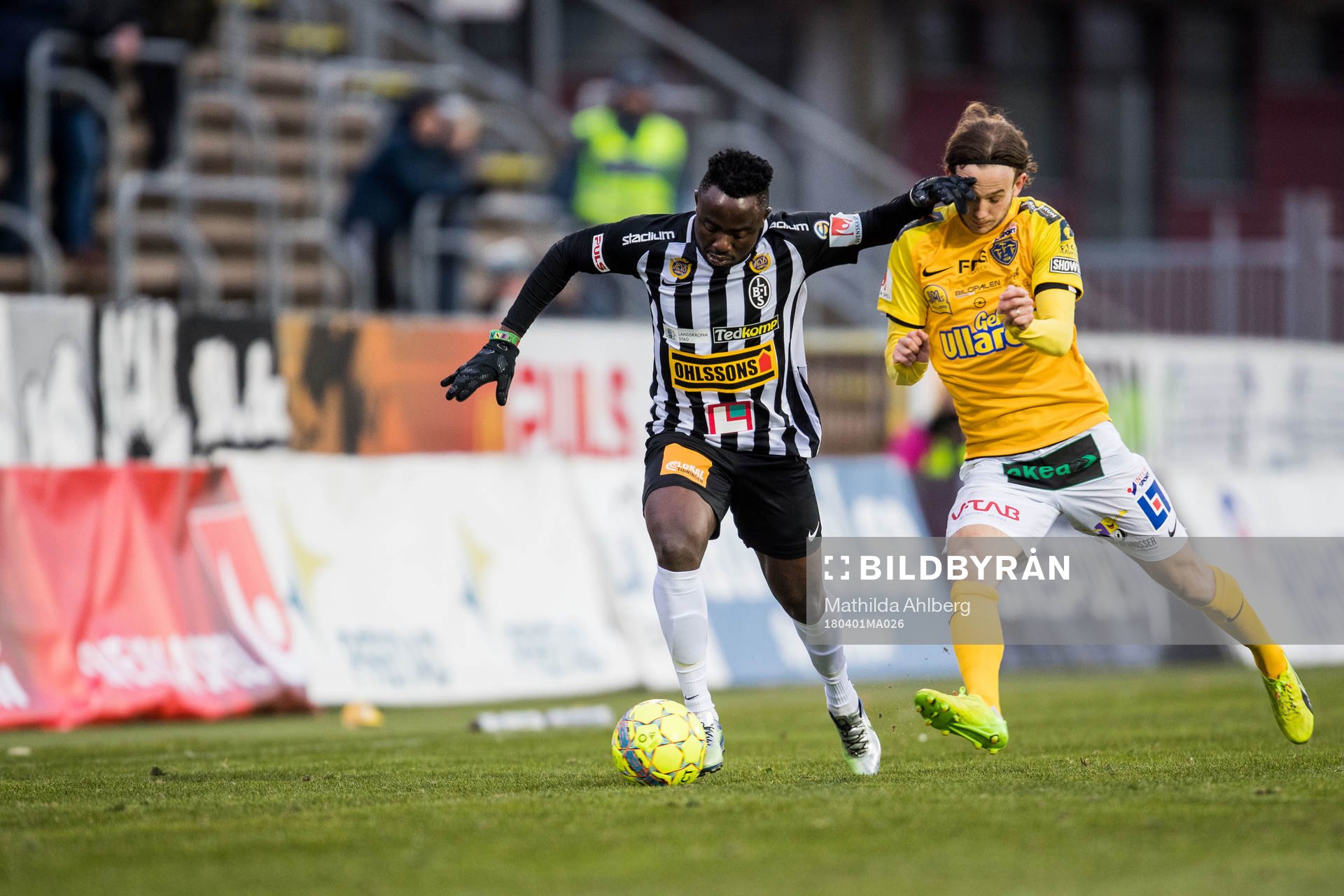 Landskronas Edafe Egbedi och Falkenbergs Robin Östlind