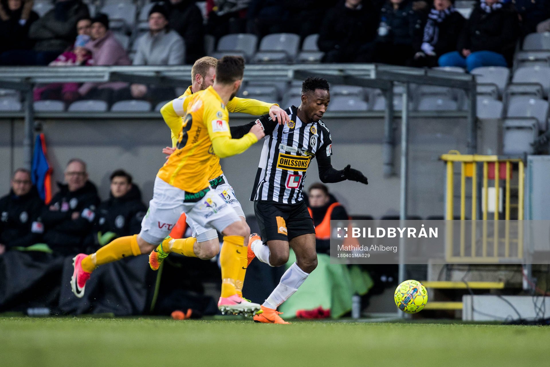 Landskronas Karim Sadat driver med bollen