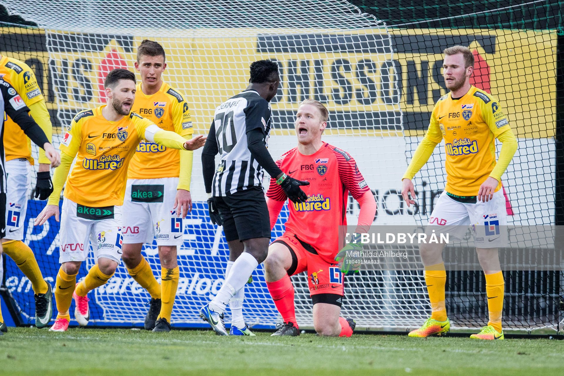 Landskronas Edafe Egbedi och Falkenbergs målvakt Hampus