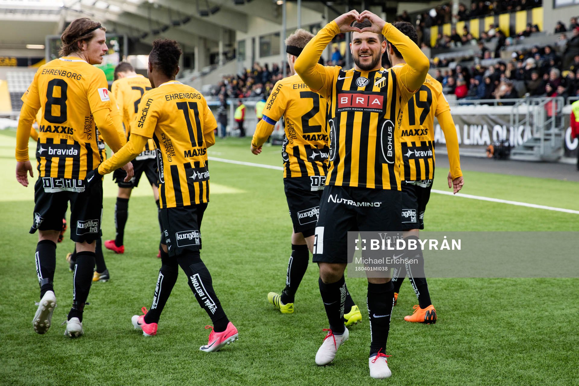 Häckens Moestafa El Kabir jublar med lagkamrater