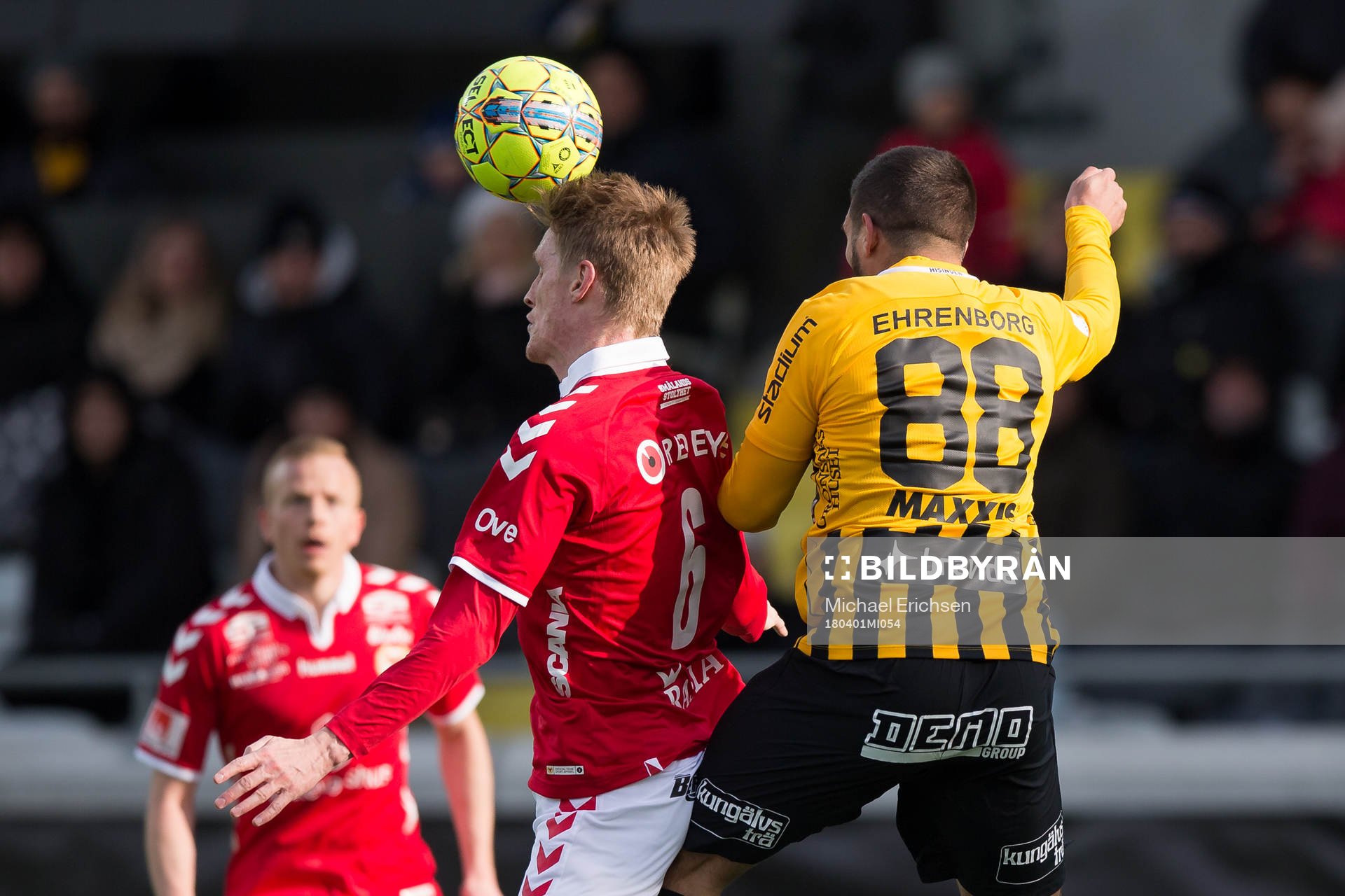 Kalmars Rasmus Elm i nickduell med Häckens Moestafa El