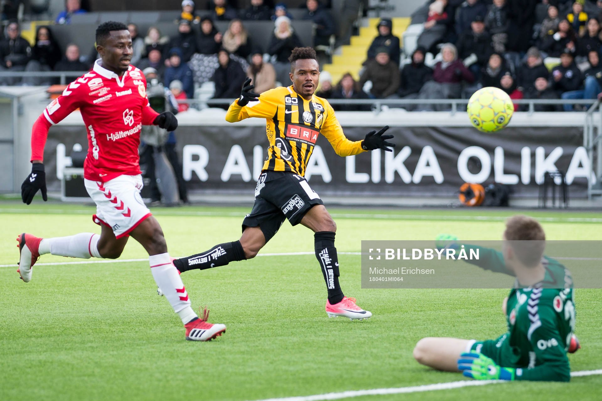 Häckens Nasiru Mohammed med en målchans som Kalmars