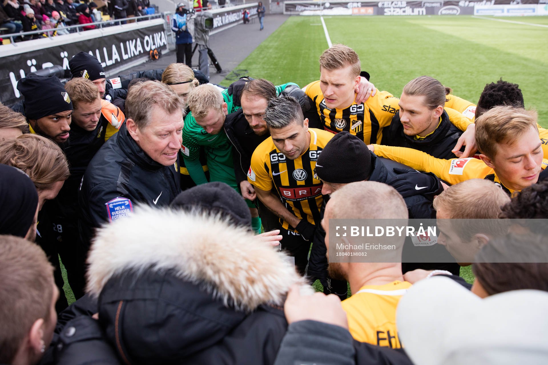 Häckens assisterande tränare Teddy Olausson med ett