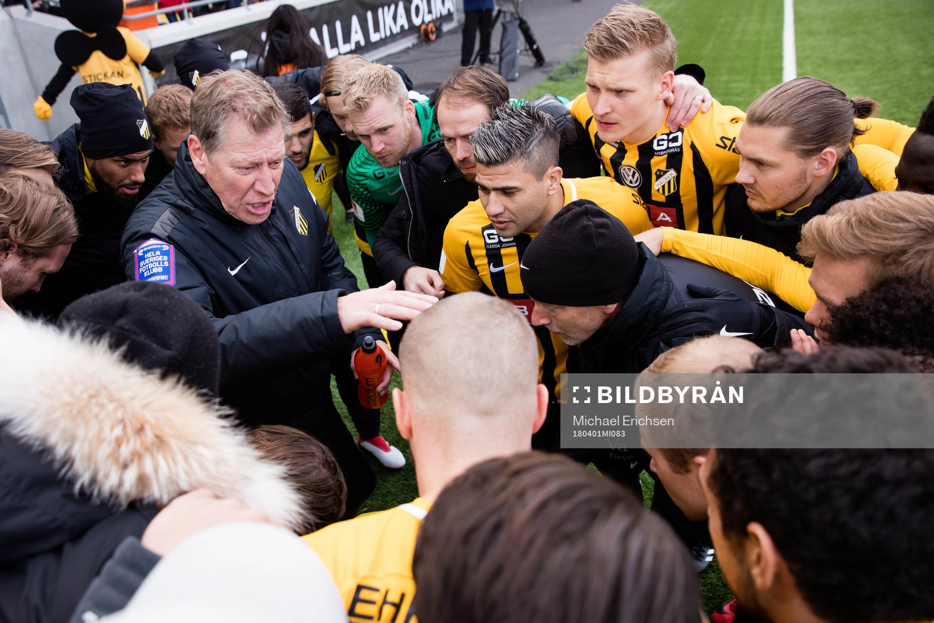 Häckens assisterande tränare Teddy Olausson med ett