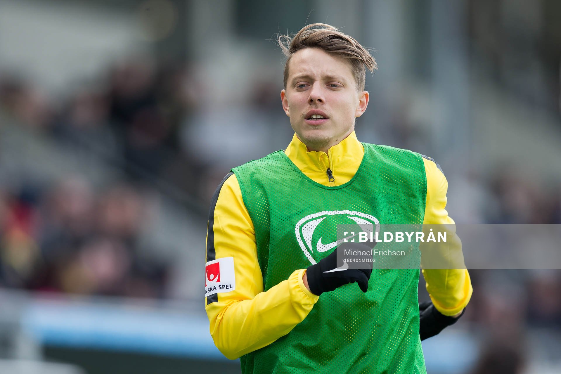 Häckens Viktor Lundberg värmer upp