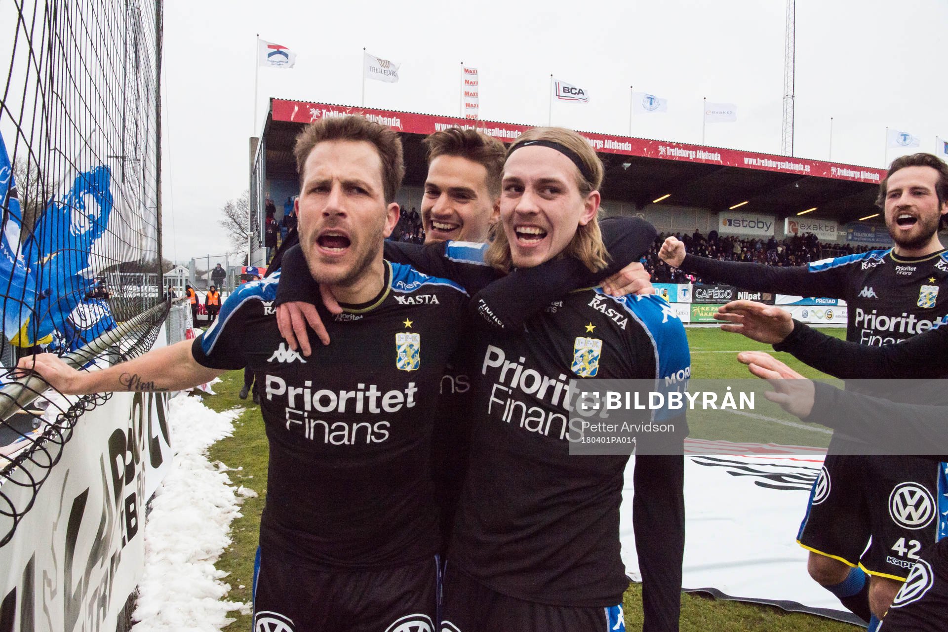 IFK Göteborgs Tobias Hysén jublar med Elias Mar Omarsson