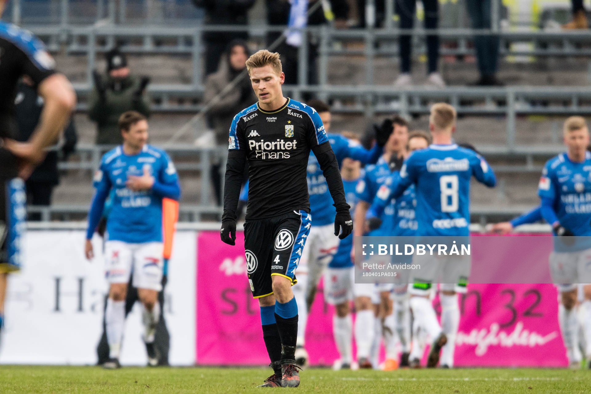 IFK Göteborgs Carl Starfelt deppar