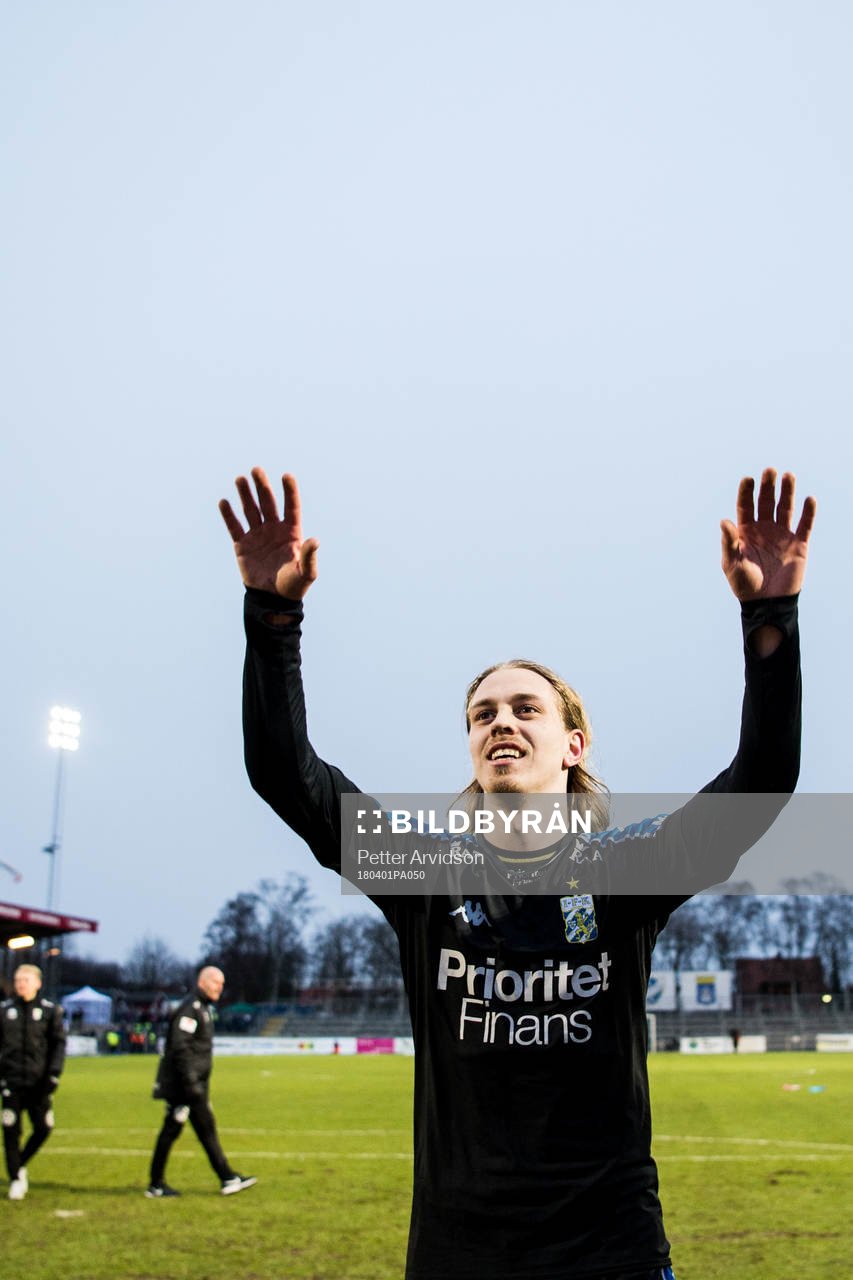 IFK Göteborgs Elias Mar Omarsson jublar efter fotbollsmatchen i Allsvenskan mellan Trelleborg och IFK Göteborg den 1 april 2018 i Trelleborg.