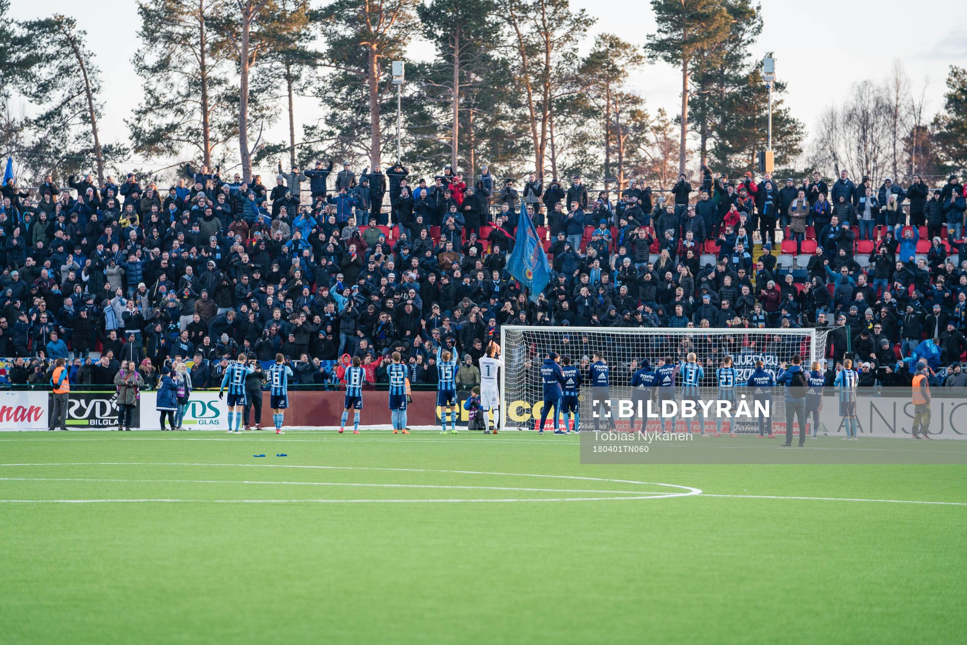 Djurgårdens spelare tackar fansen