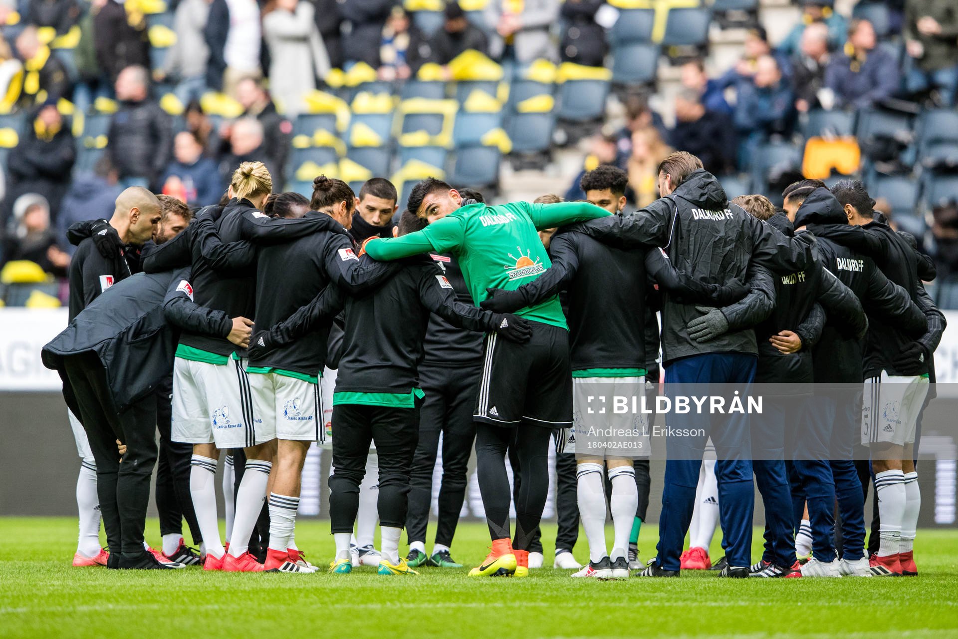 Dalkurds spelare före  fotbollsmatchen i Allsvenskan