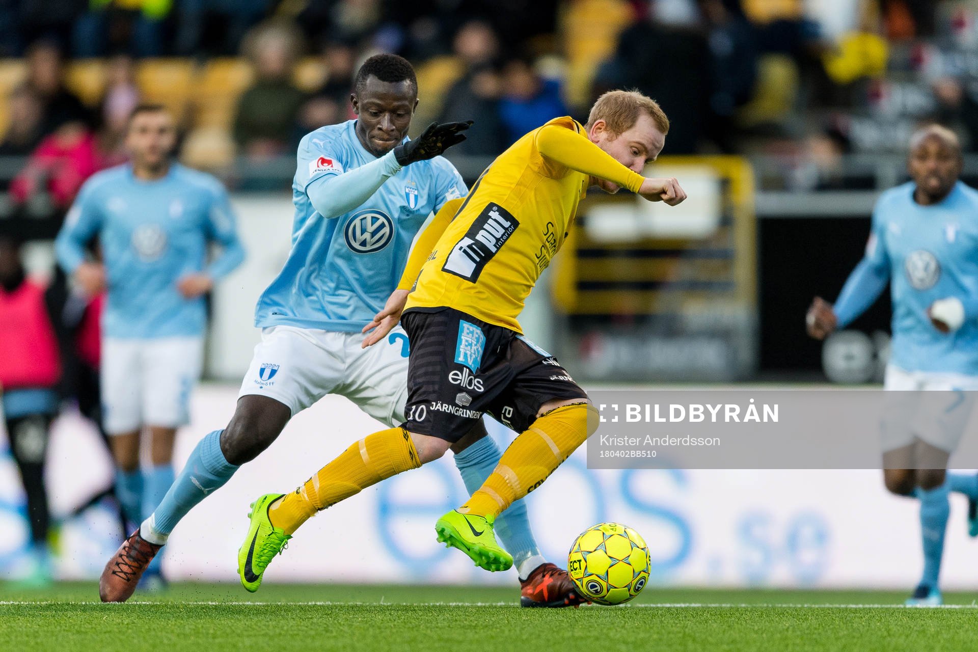 Malmö FFs Bonke Innocent och Elfsborgs Simon Lundevall