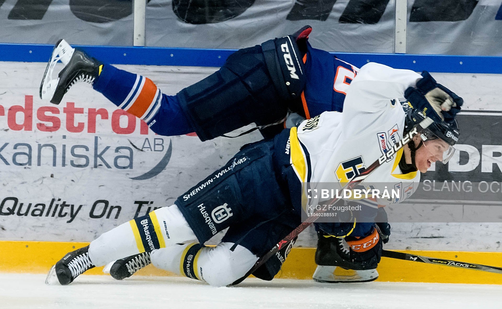 Edwin Johansson i HV71 och Mathias Kemppi Växjö